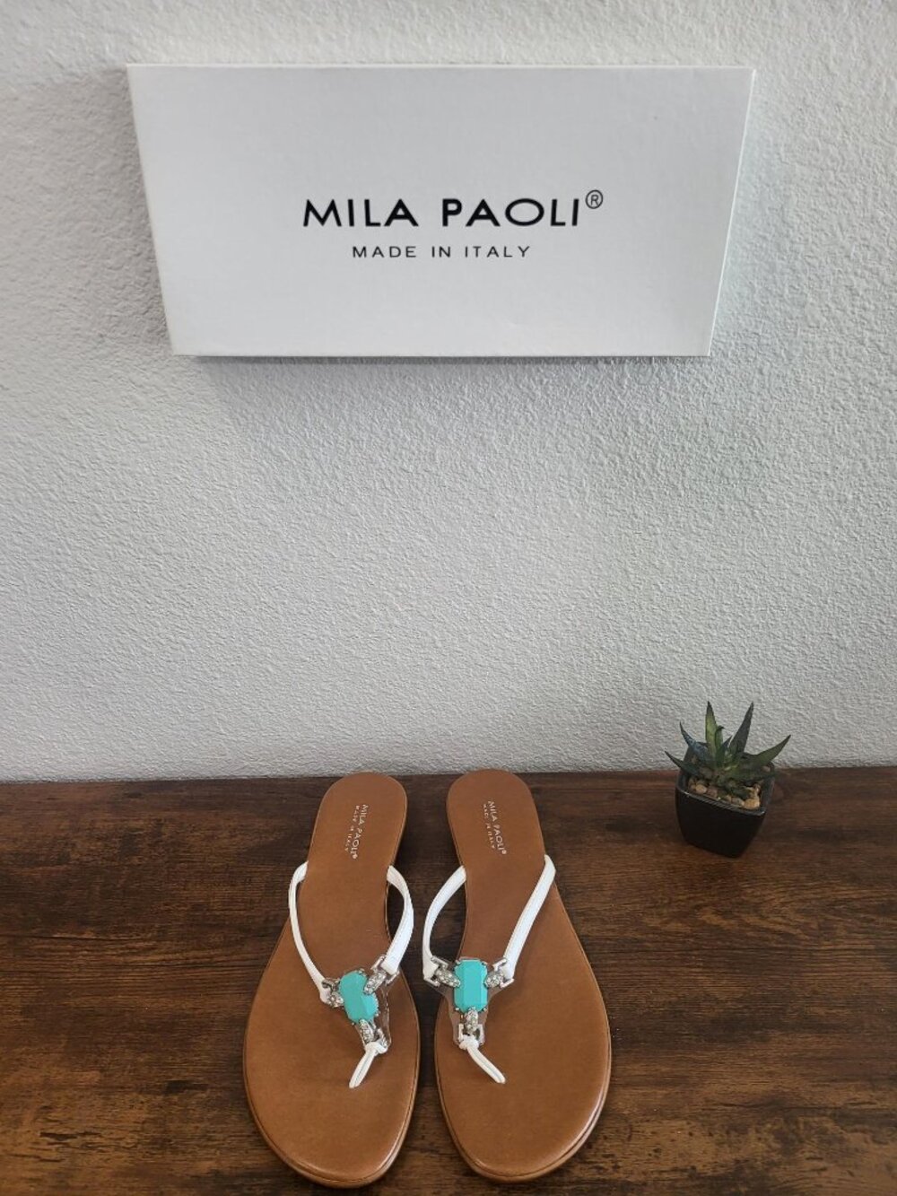 Mila Paoli White Thong Sandals Turquoise Stone Made in Italy Size 8.5 with Box